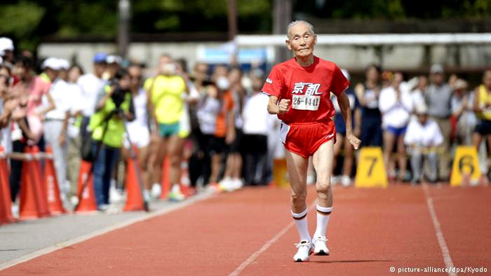 Golden Bolt looks the part at well-documented race at age 105. But he's 8 seconds short of WR.