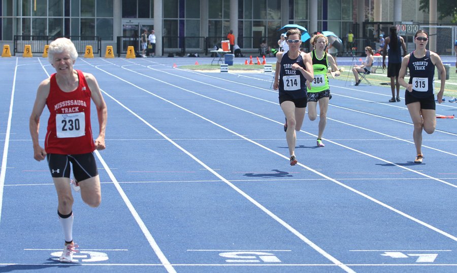 Karla appears to be running against younger age groups in her 400 WR. Photos by Doug Smith