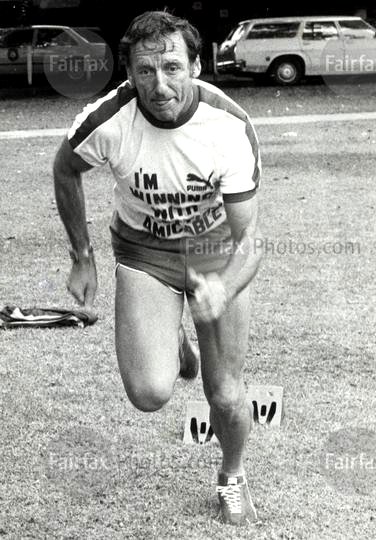 Professional sprinter Reg Austin trains at Centennial Park, Sydney, 18 January 1981.