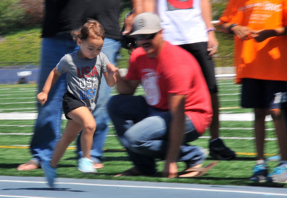 Ellie Nenow races back to the start line.